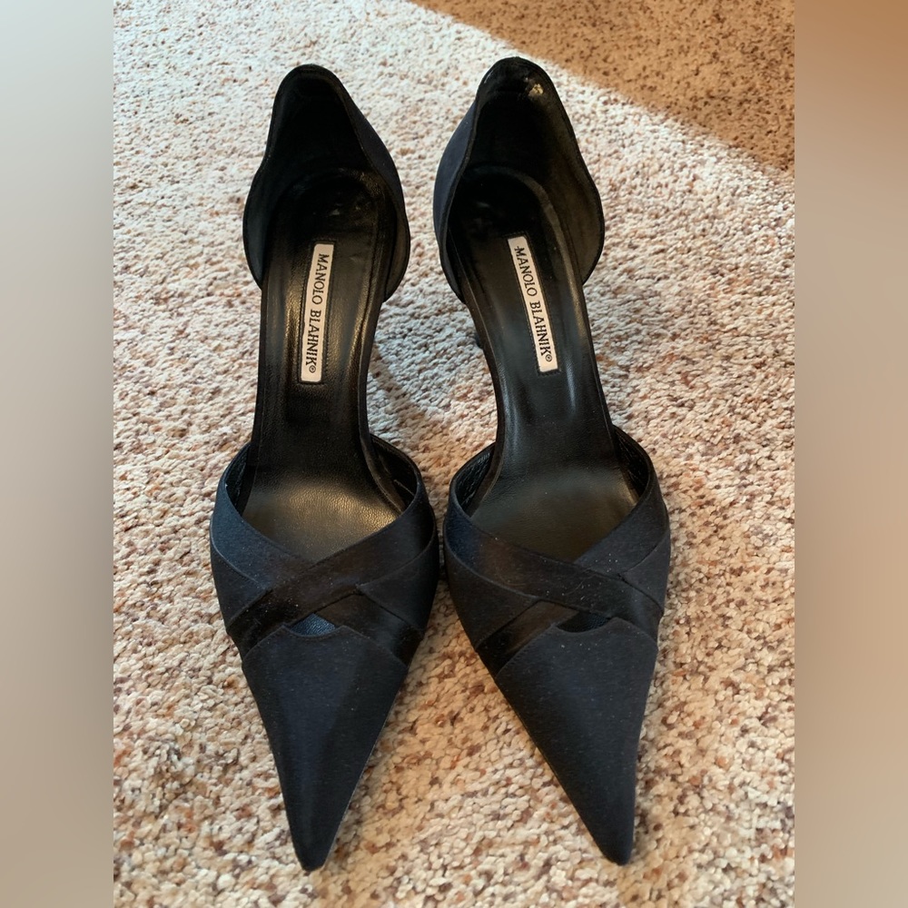 Black D’Orsay Kitten Heel  MANOLO BLAHNIK